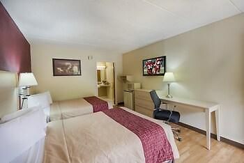 Avid Hotel Стонтон Экстерьер фото