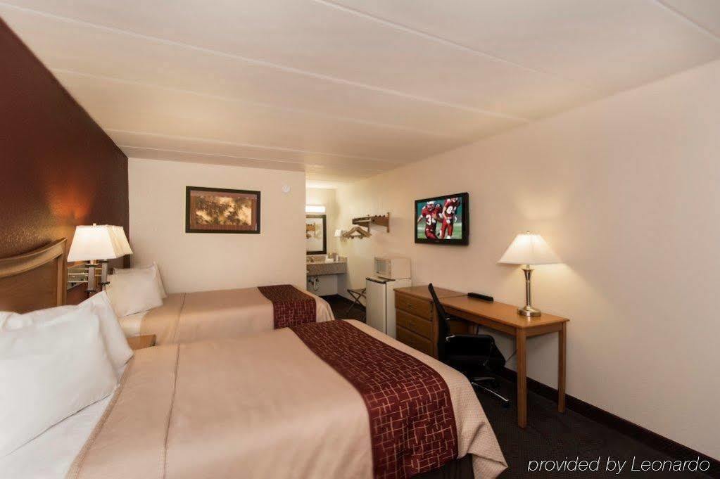 Avid Hotel Стонтон Экстерьер фото
